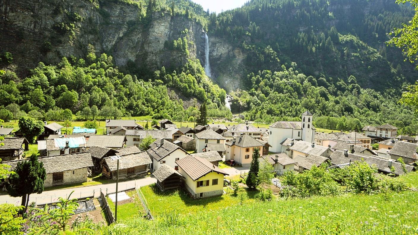 Una panoramica di Augio, in Valle Calanca