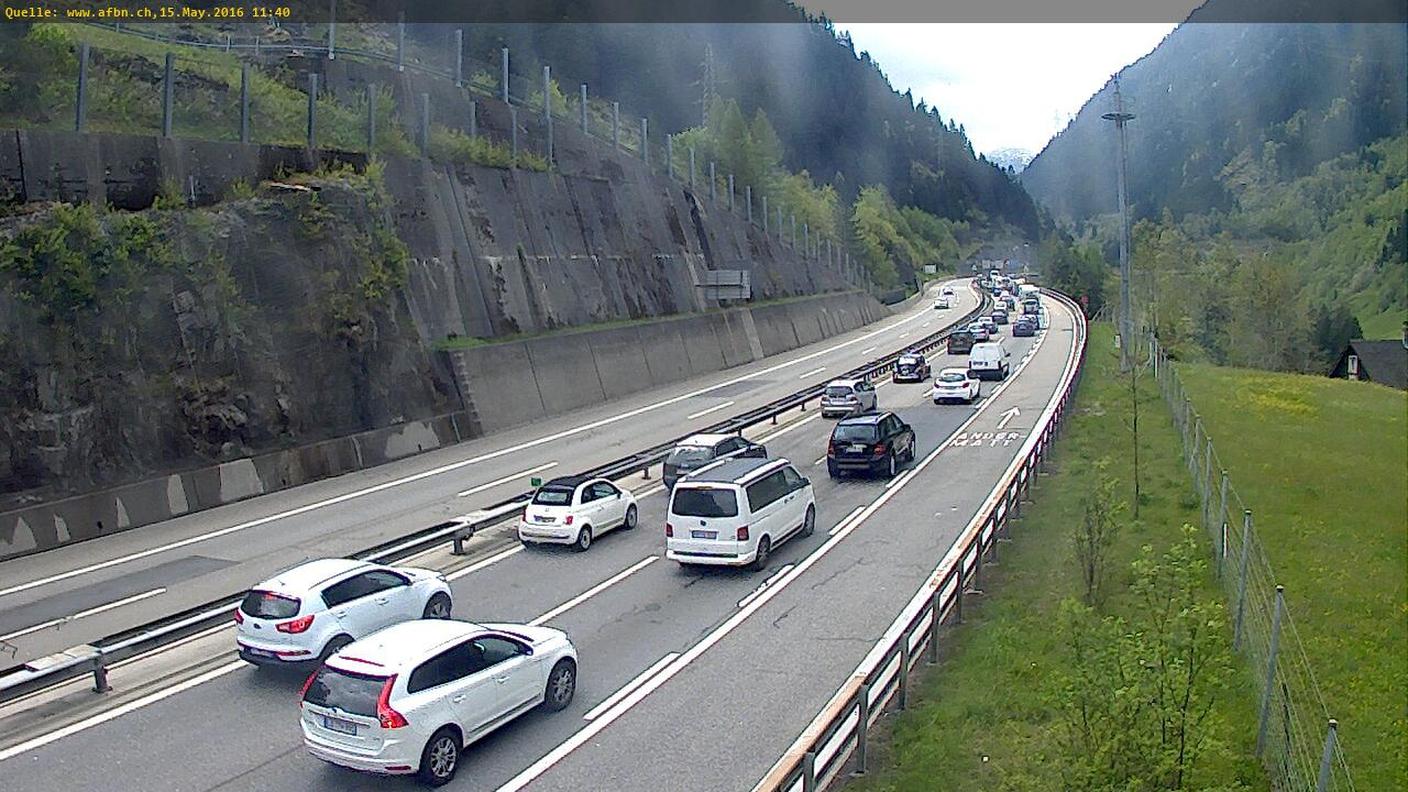Afflusso di turisti anche domenica sull'A2, qui a Goeschenen
