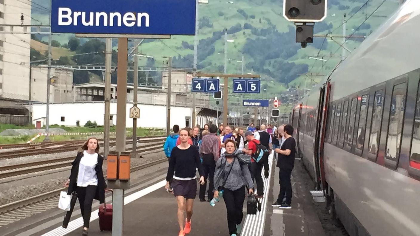 Dieci treni fermi