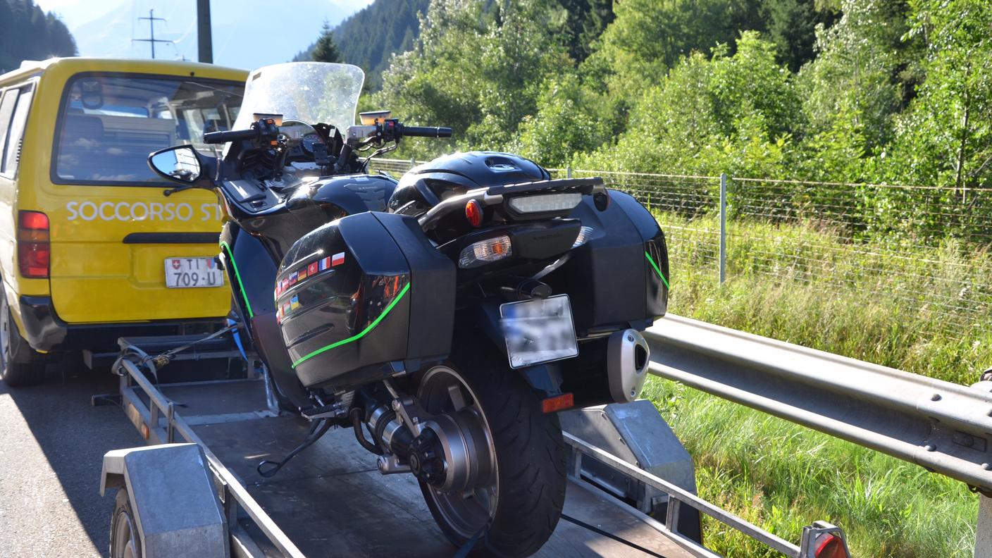 Il motociclista è stato soccorso dalla REGA