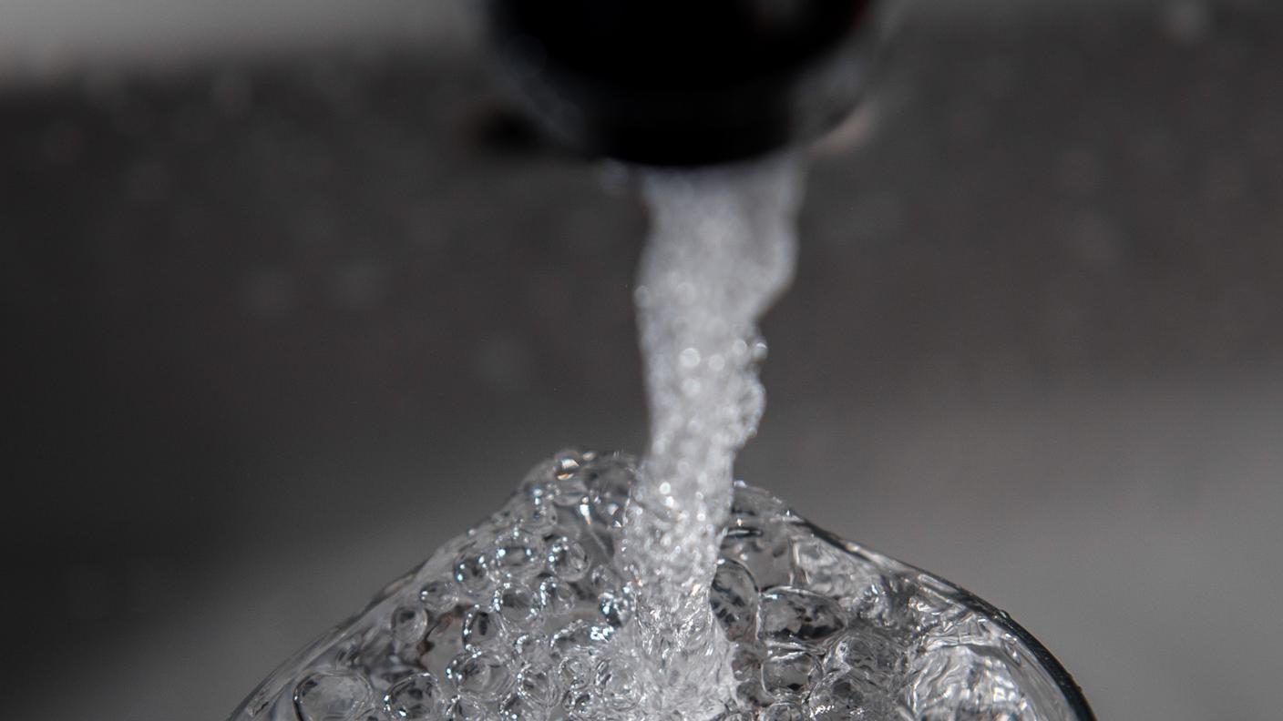 Bollire l'acqua contaminata non la rende potabile