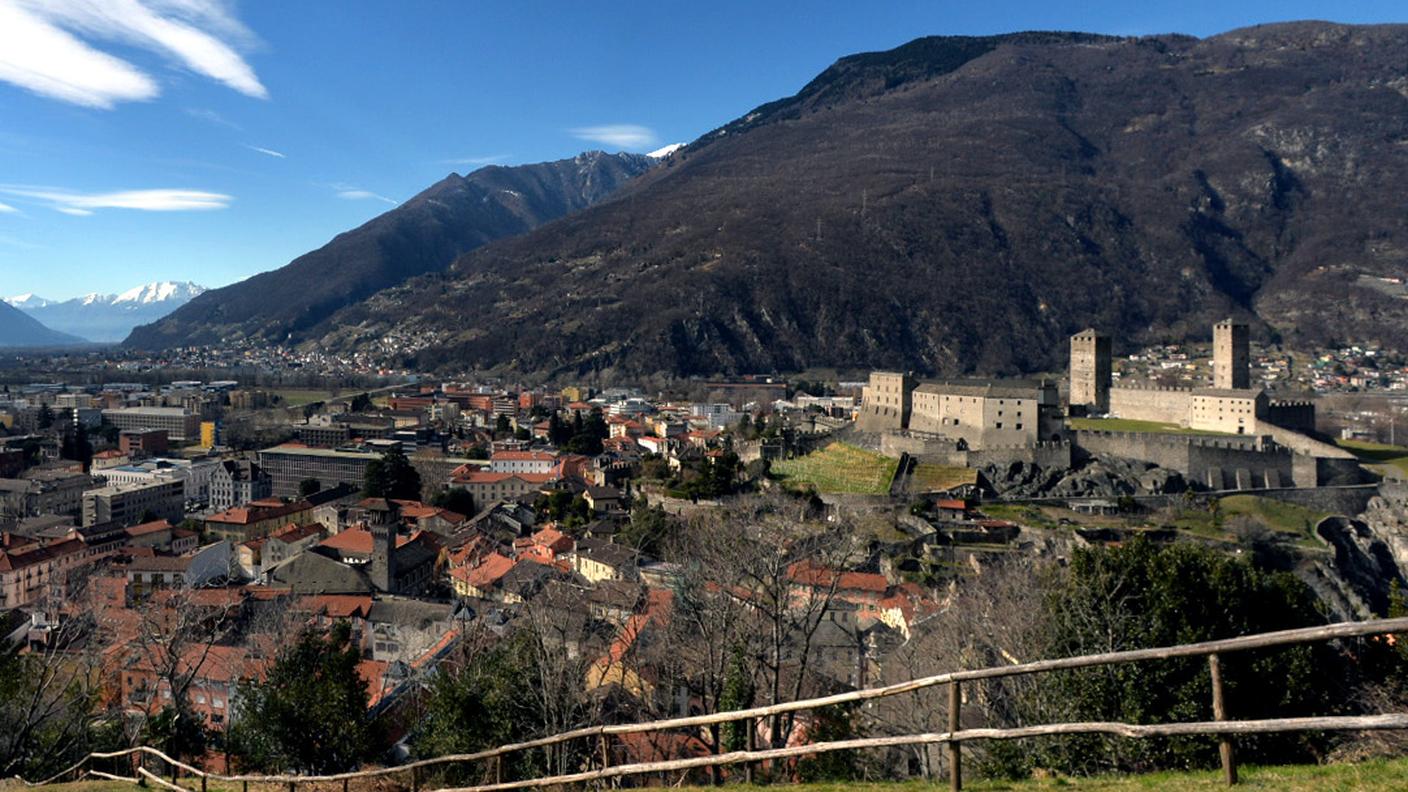 Una panoramica di Bellinzona con Castelgrande