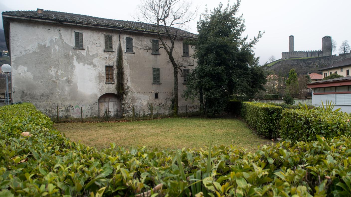 L'esterno degli edifici ex Ostini, dove la Fondazione Casa Marta ospiterà le persone in difficoltà