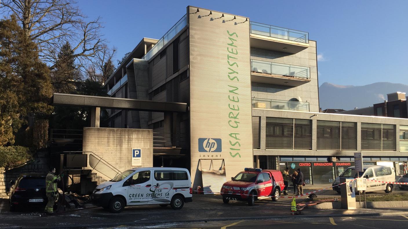 L'incendio ha colpito solo i piani inferiori dell'edificio