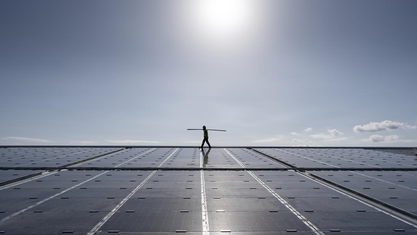 Il progetto sul Tamaro concerne un impianto con più di 17'000 pannelli solari, che potrebbe superare una produzione di 10 GWh di elettricità all'anno