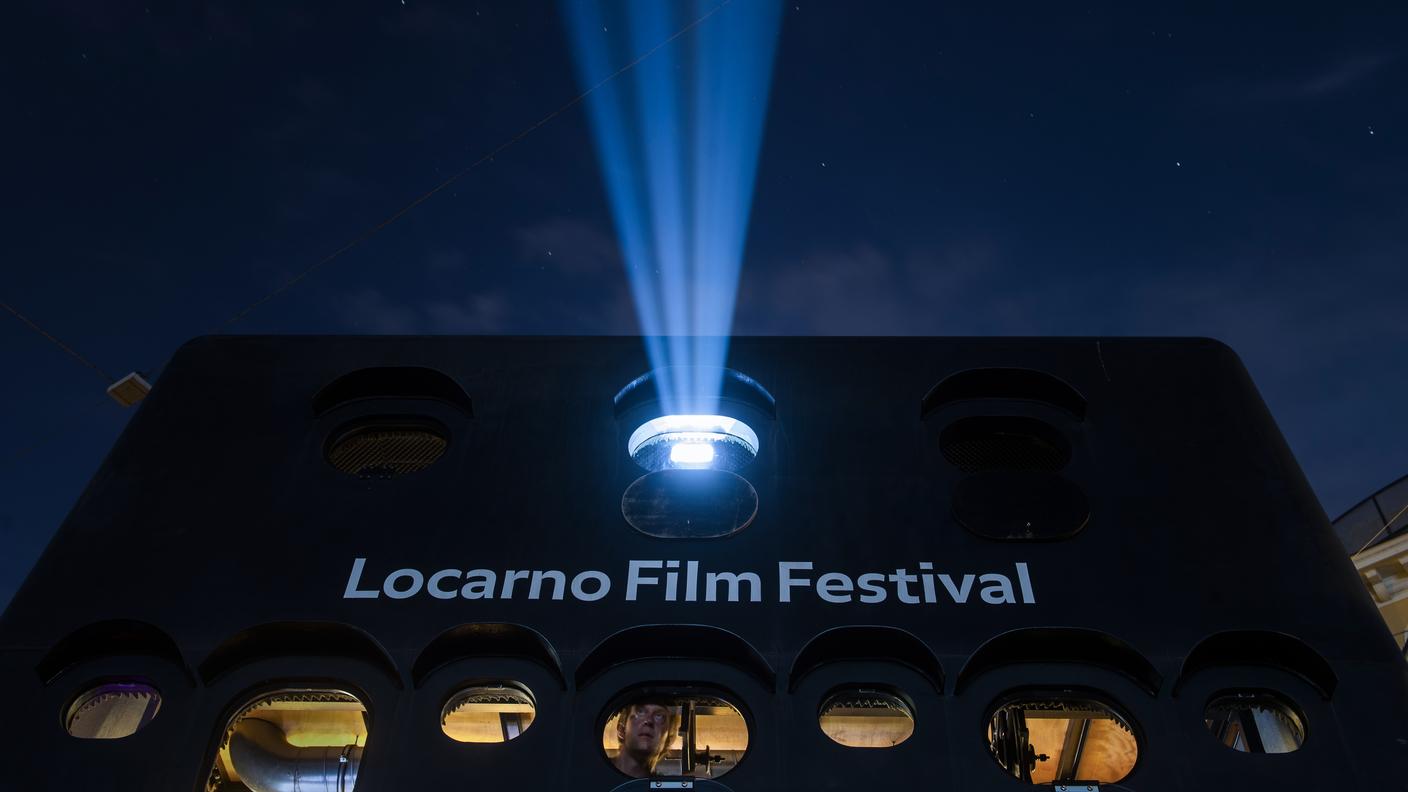 Con il ritorno del clima estivo per la seconda settimana, il numero di spettatori nell’emblematica piazza del festival è però destinato ad aumentare