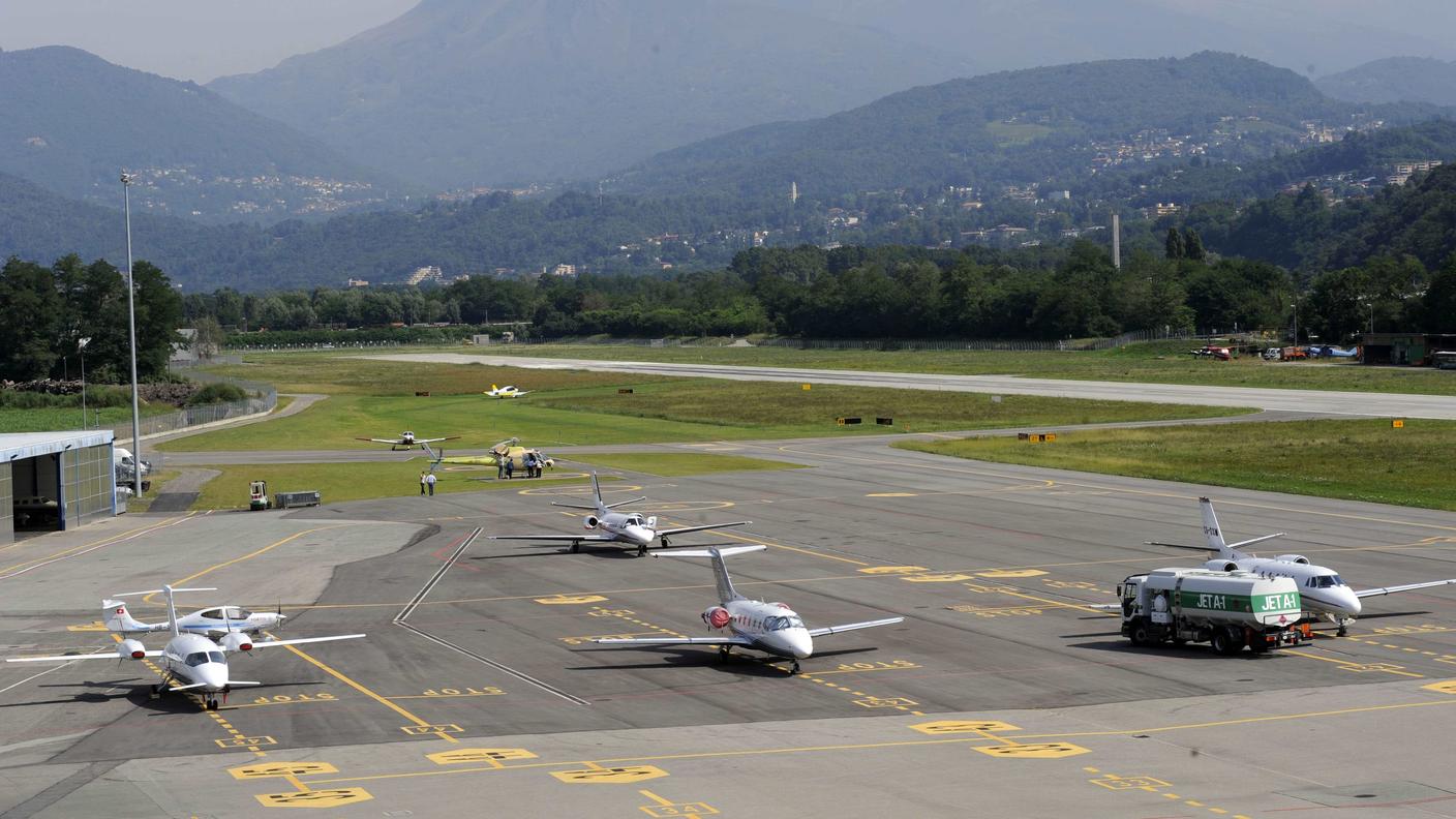 Parte del percorso passerebbe sotto ed a fianco dell'aeroporto luganese