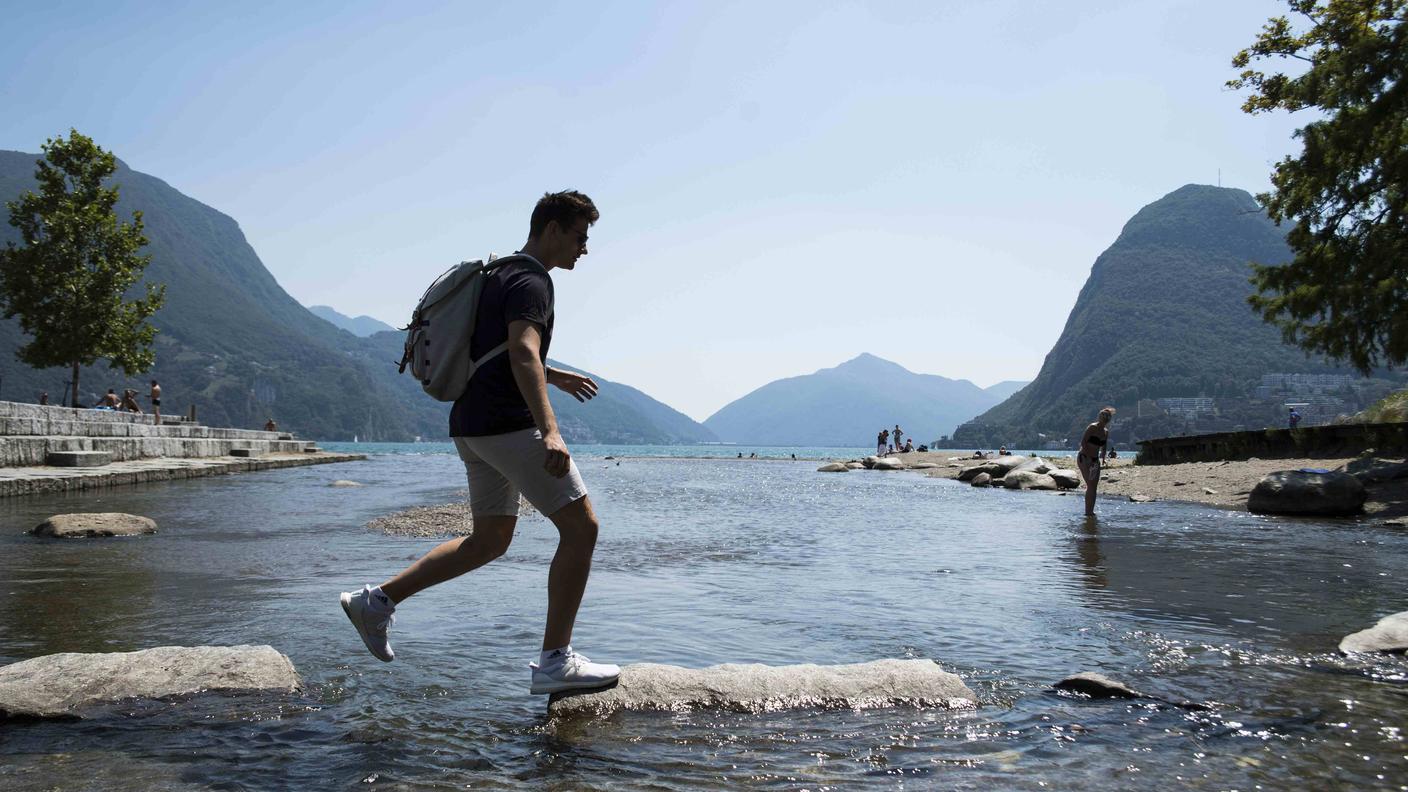 Con questo tempo, si sta bene al lago...