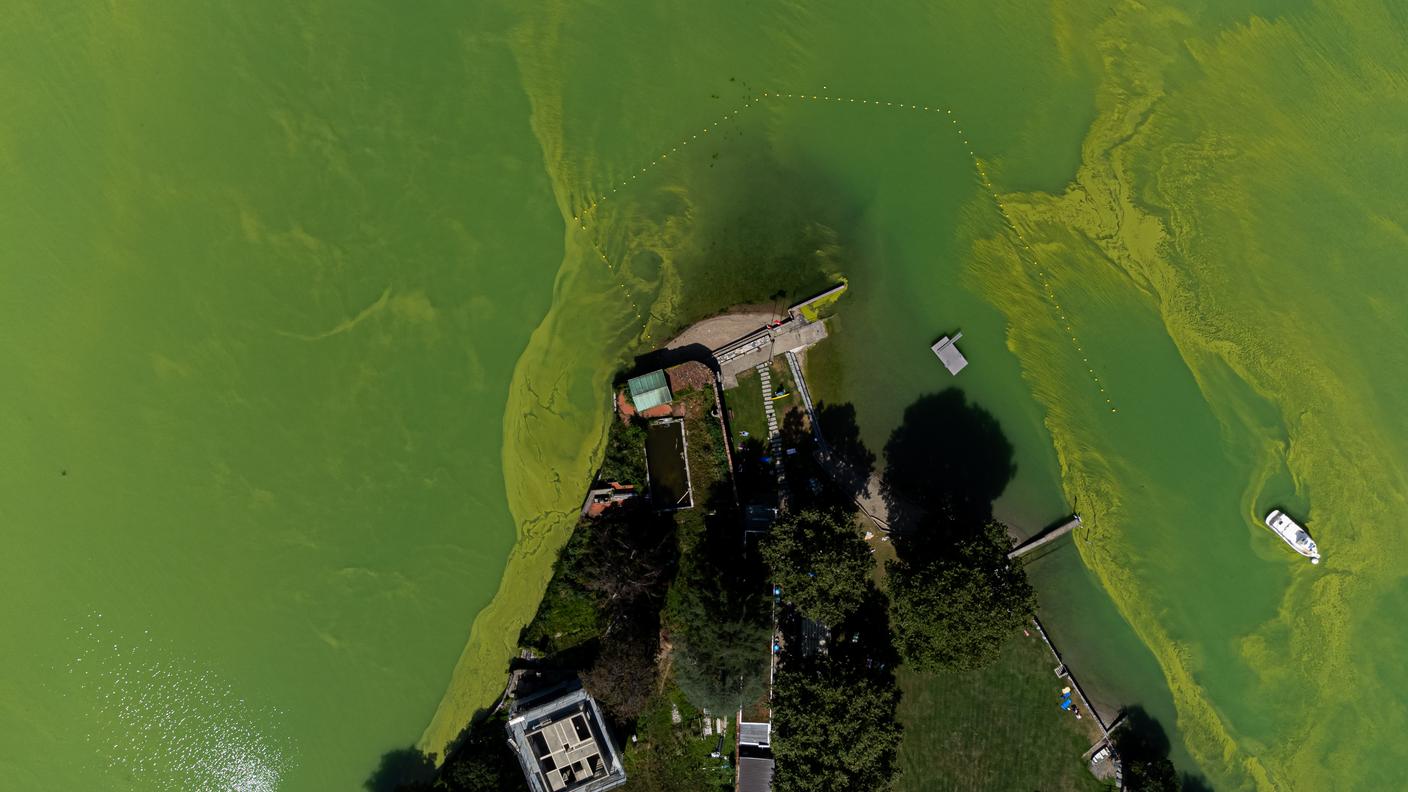 Una veduta aerea del Ceresio a Riva San Vitale
