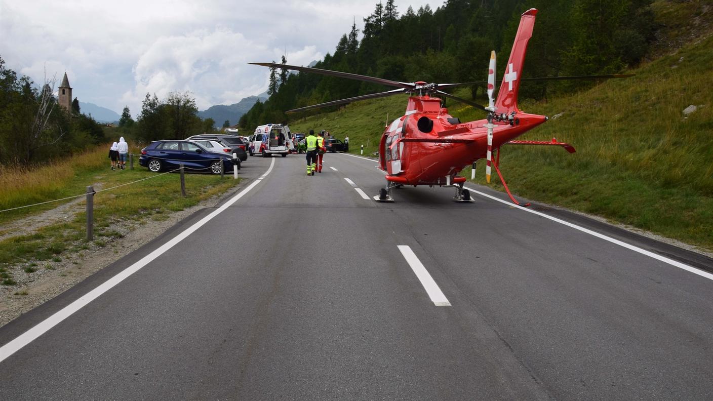 Il 21enne è stato elitrasportato dalla Rega all'ospedale di Coira