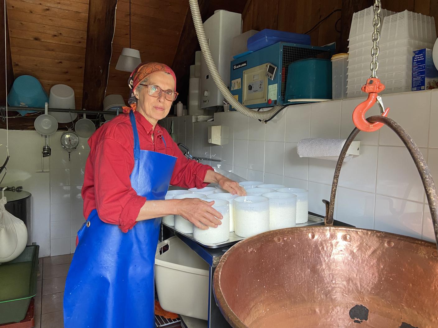 Christiane Kostka, proprietaria dell’azienda Capra Contenta a Cavigliano, a rischio chiusura