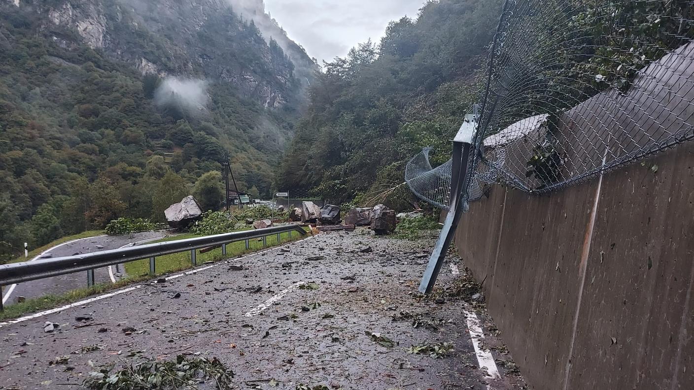 La strada rimarrà sicuramente chiusa alla circolazione almeno fino a domani sera