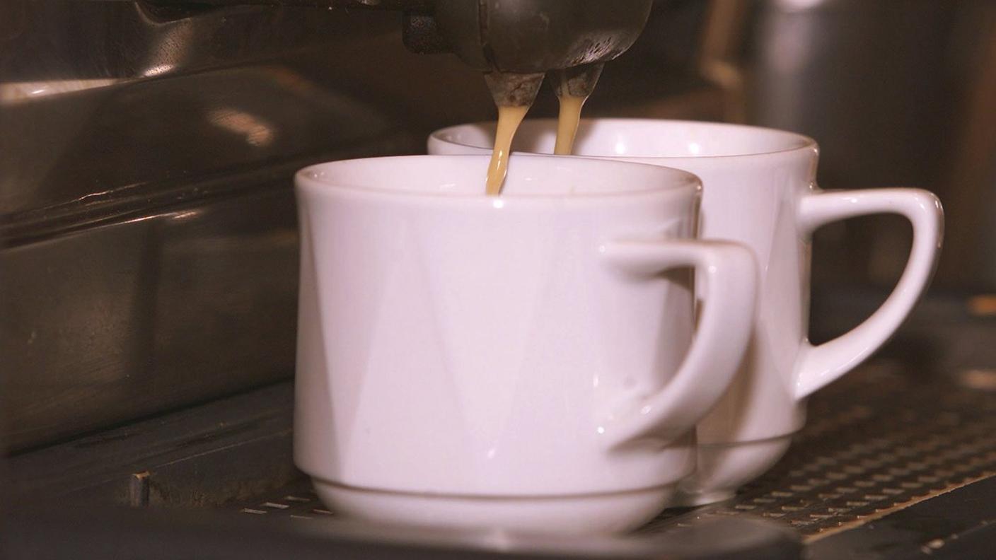 Una signora di Brissago offre 200 franchi di caffé ai pendolari