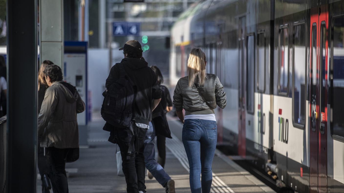 Passeggeri alla stazione di Lugano