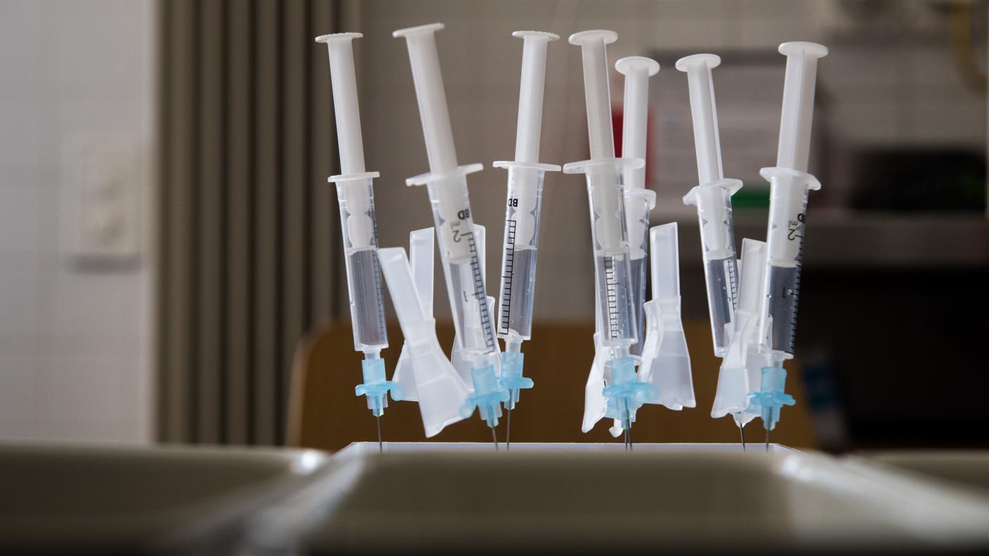 La vaccinazione è gratuita per le persone per le quali è raccomandata: over 65, over 16 con malattie croniche e over 16 con trisomia 21