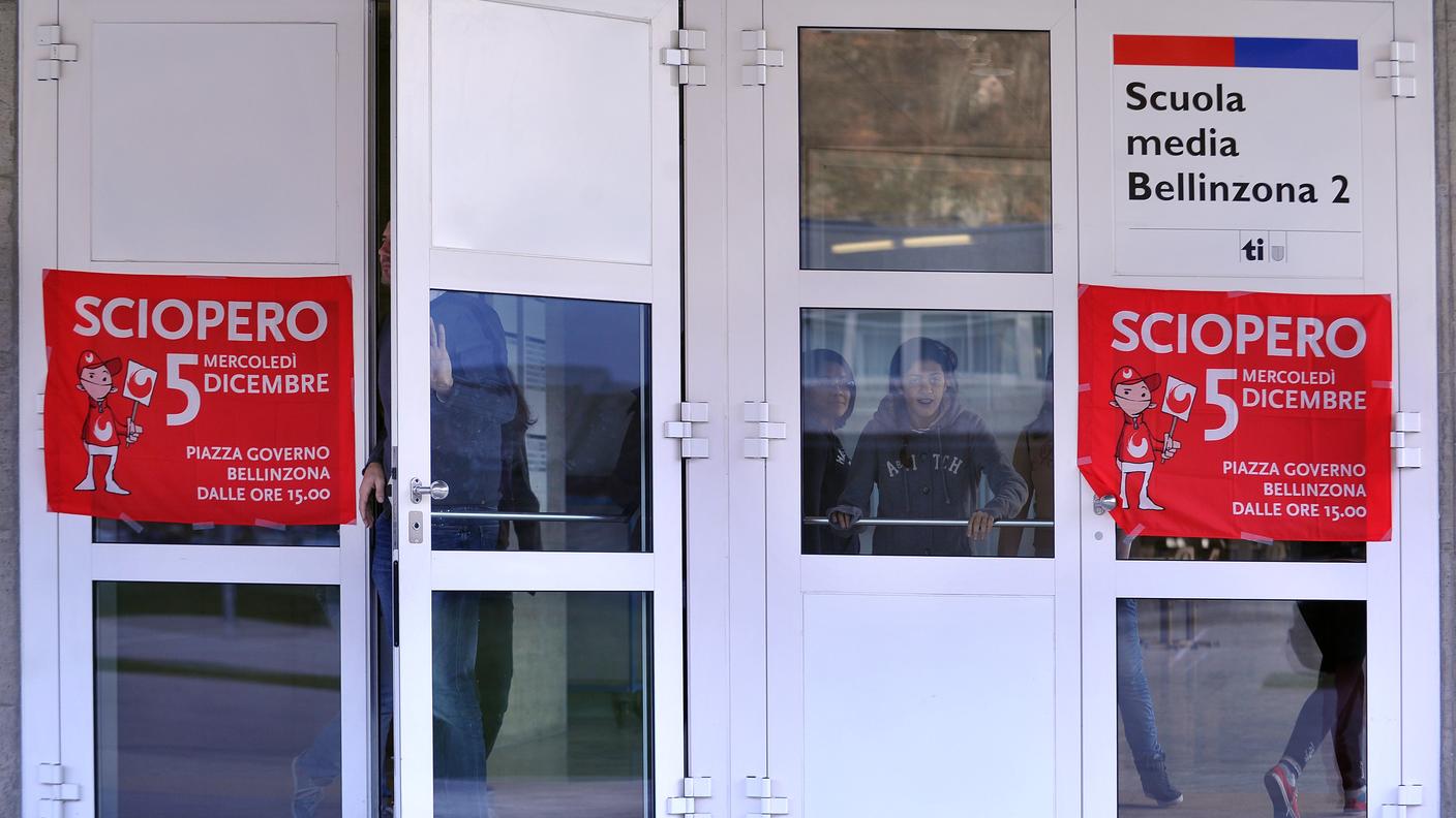 Anche allora l'astensione dal lavoro dei docenti fu al centro di polemiche politiche