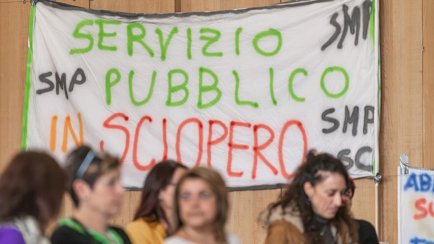 Un momento dello sciopero tra i lavoratori dell'OSC di Mendrisio