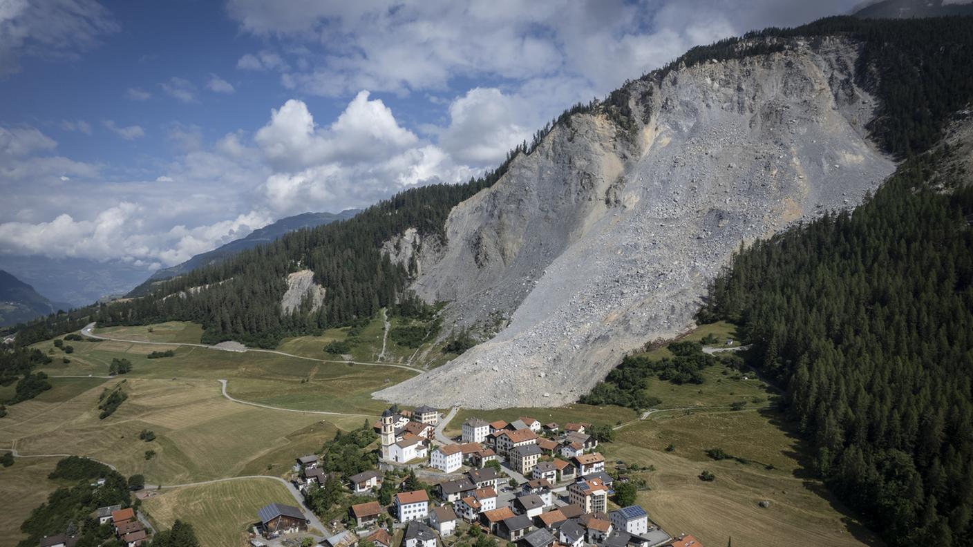  Le diverse migliaia di metri cubi di roccia che si sono staccati sono finiti sopra le macerie della grossa frana di giugno
