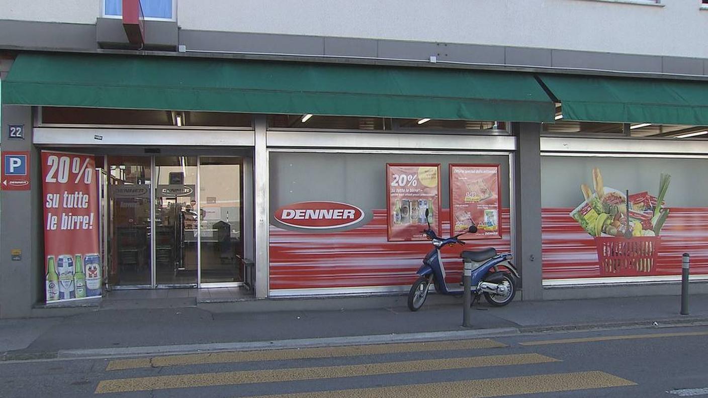 Uno dei due punti vendita gestiti dall'uomo finito in manette