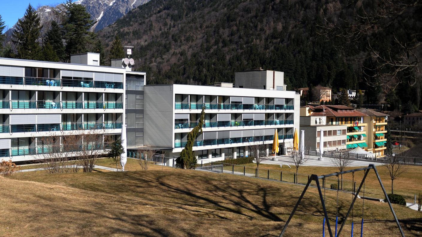 Il comparto che ospita casa anziani (sin.) e ospedale