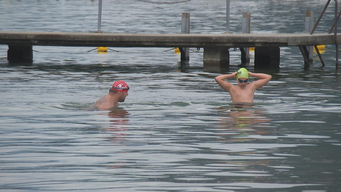 Primi tuffi nel lago