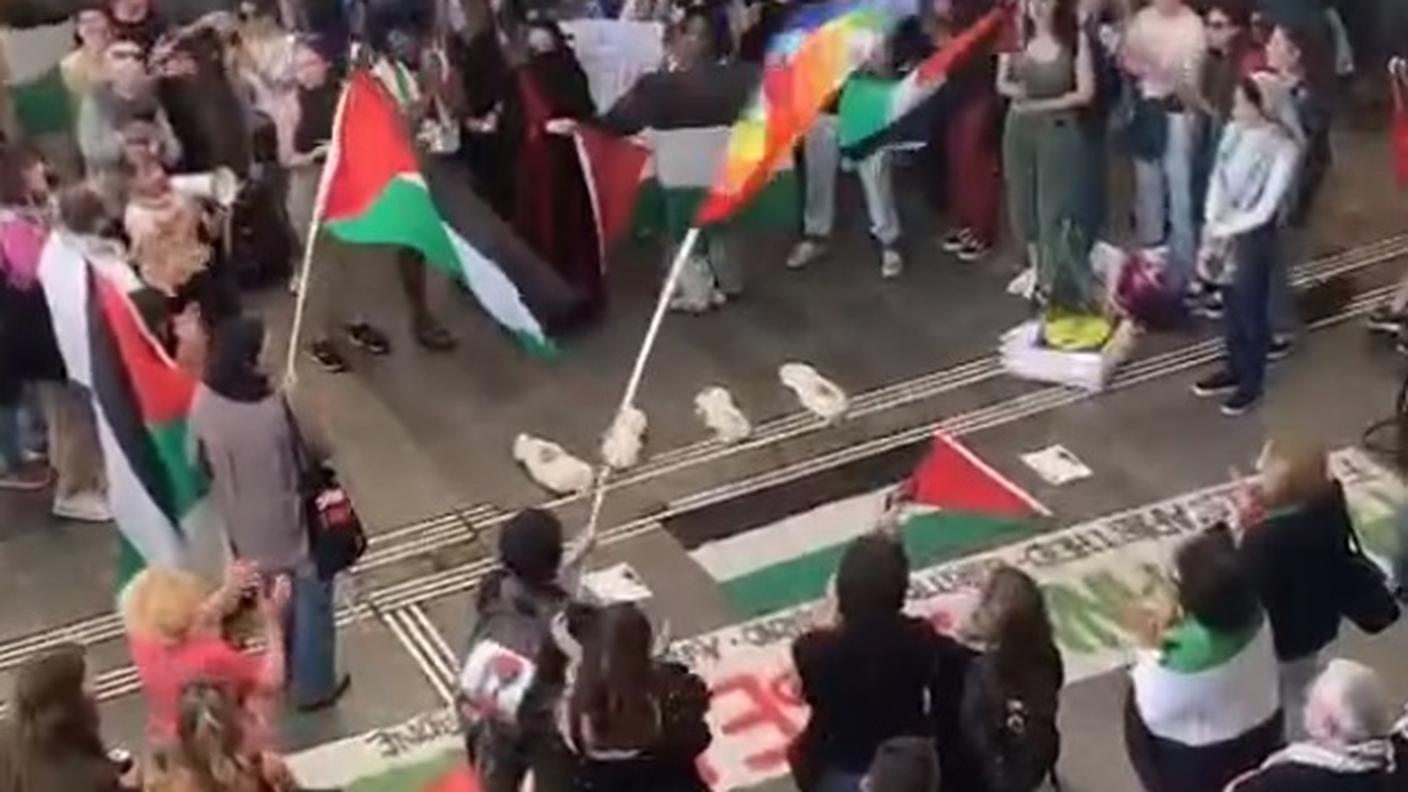 Il presidio pro Palestina alla stazione FFS di Luga