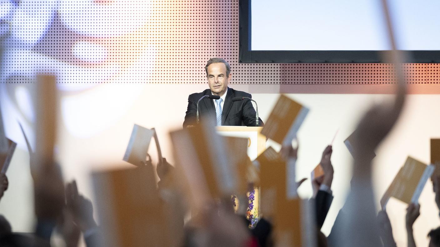 Il presidente del Centro Gerhard Pfister davanti ai delegati del partito ad Arbedo