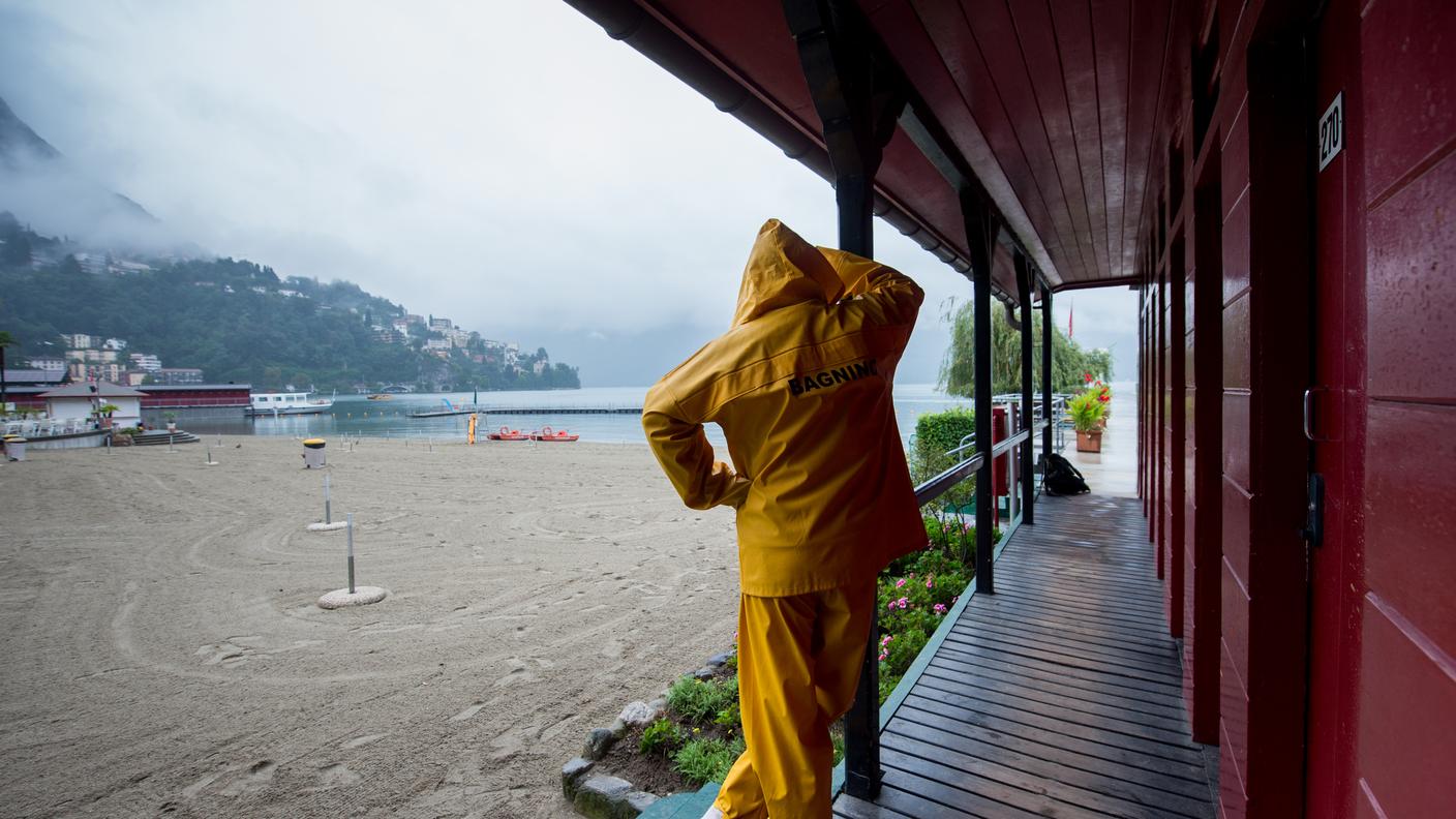 Un bagnino al Lido di Lugano
