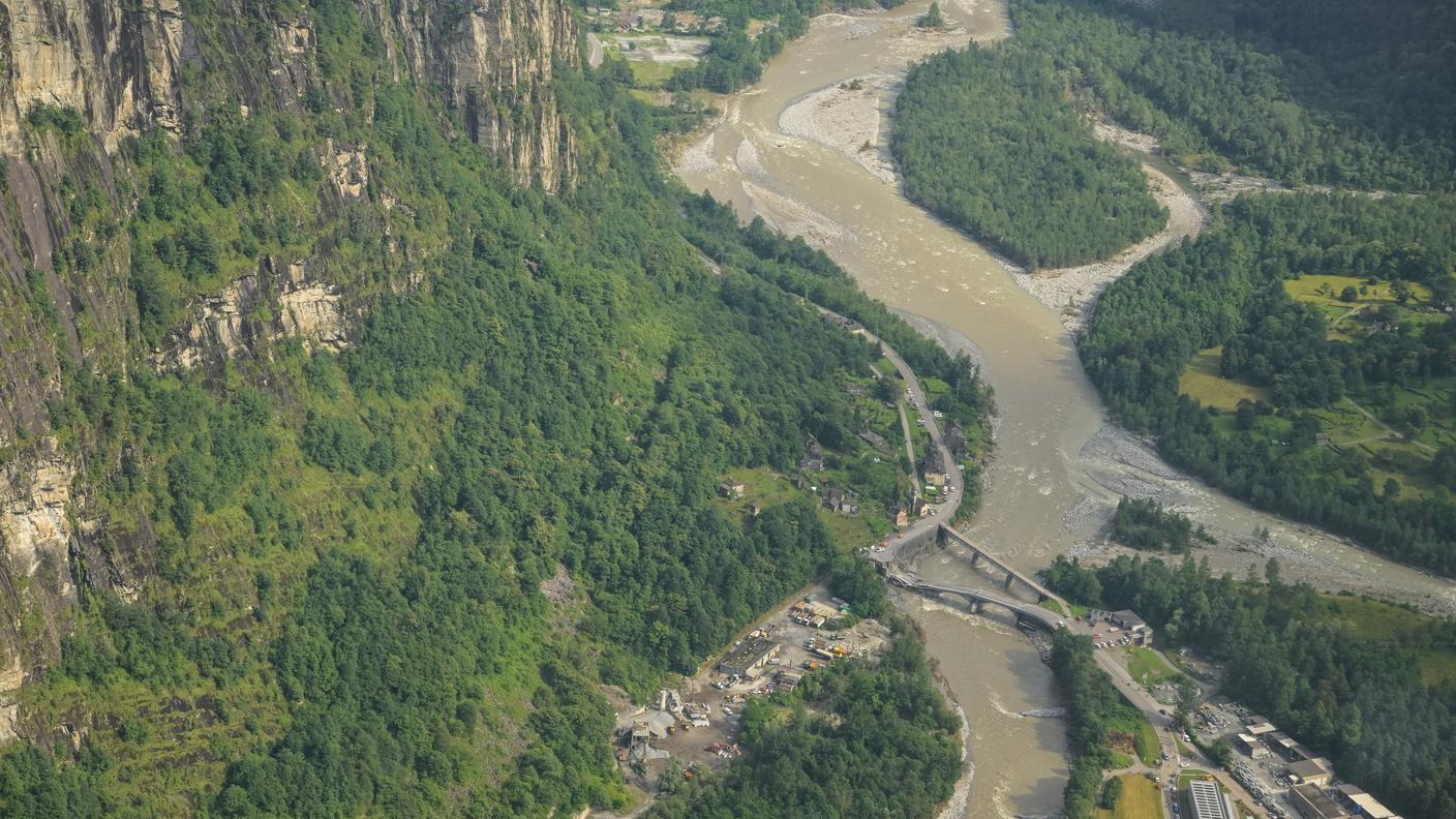 Il ponte di Visletto, alle porte di Cevio, abbattuto dalla piena