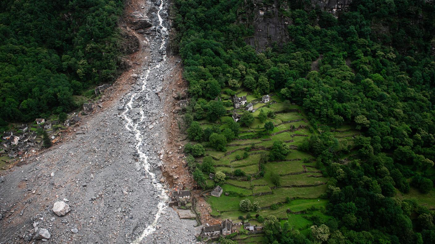 Una veduta aerea della frana di Fontana