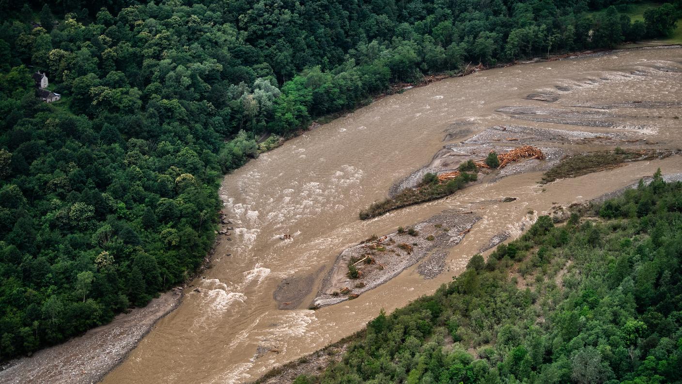 Il fiume Maggia come si presentava domenica a Riveo