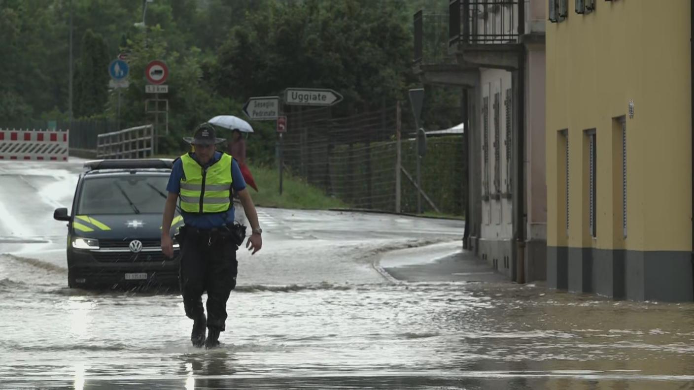 La dogana di Ponte Faloppia a Seseglio chiusa per allagamento