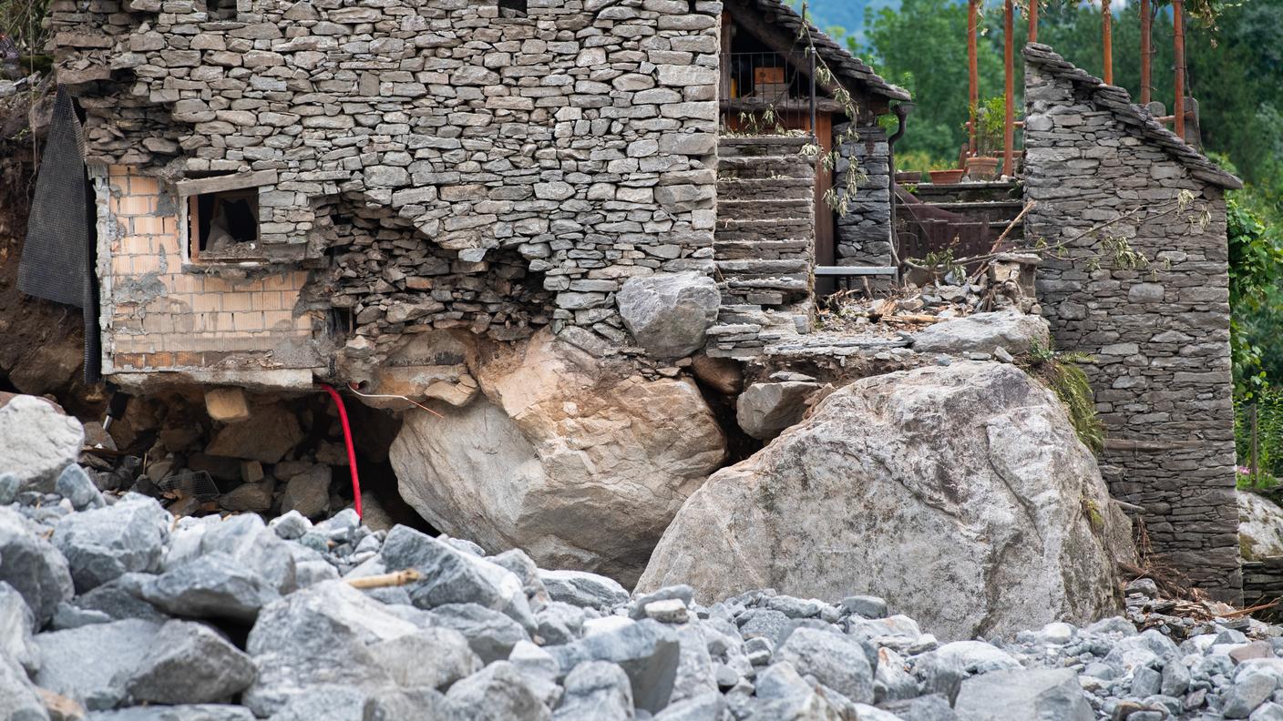 Fontana, in Valle Bavona, travolta dai massi della frana