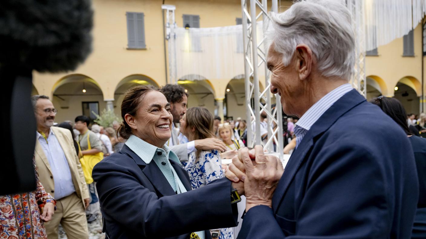 La nuova presidente Maja Hoffmann e il suo predecessore Marco Solari alla cerimonia di apertura