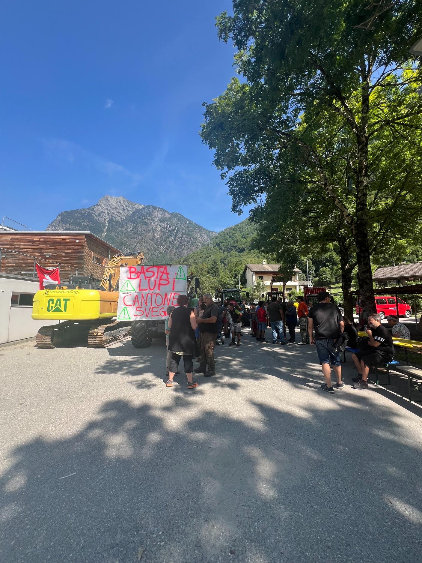 La protesta spostatasi a Prato-Sornico