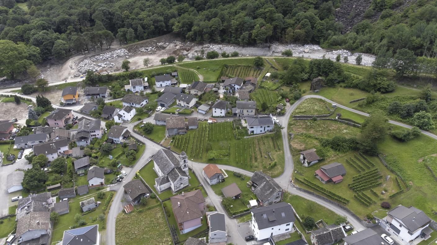 Una veduta aerea di Lostallo dopo il maltempo