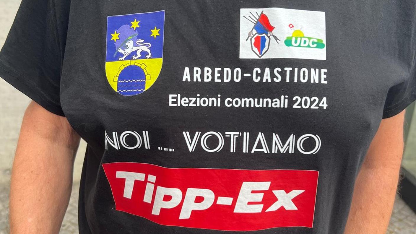 La maglietta ironica fotografata ad Arbedo-Castione