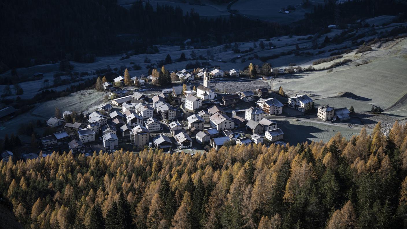 Su Brienz scende la sera. Potrebbe essere l'ultima che gli abitanti passeranno nelle proprie case