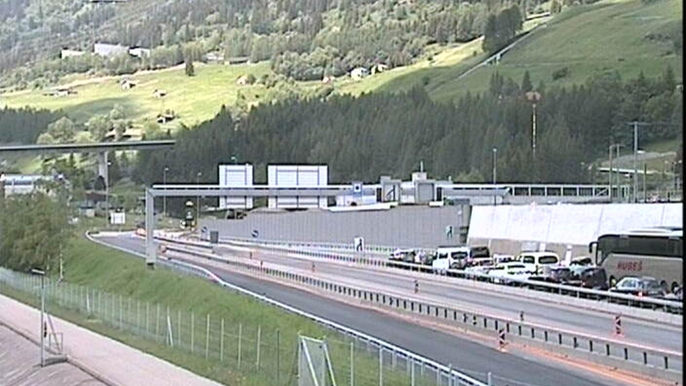 La situazione al portale di Airolo verso le 13.30
