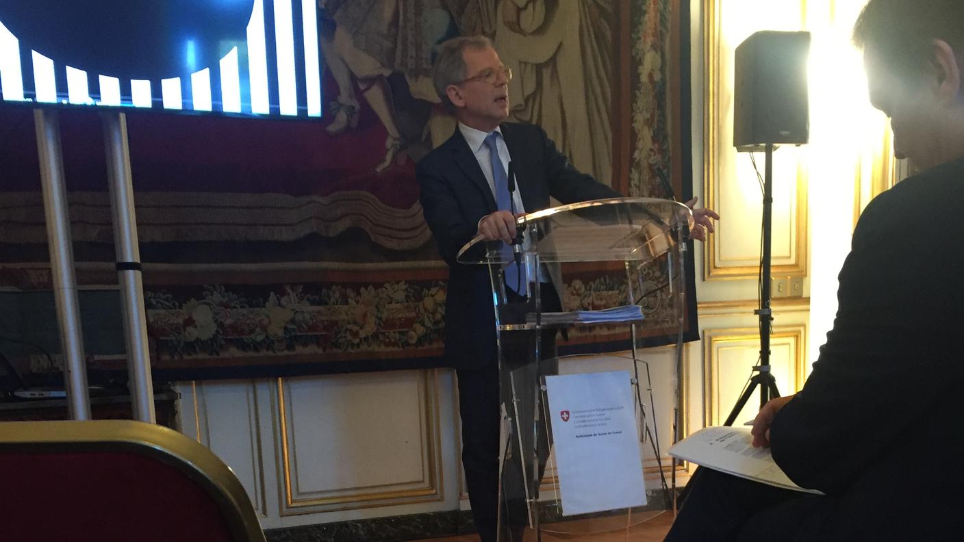 L'ambasciatore svizzero in Francia, Bernardino Regazzoni, nel corso della presentazione