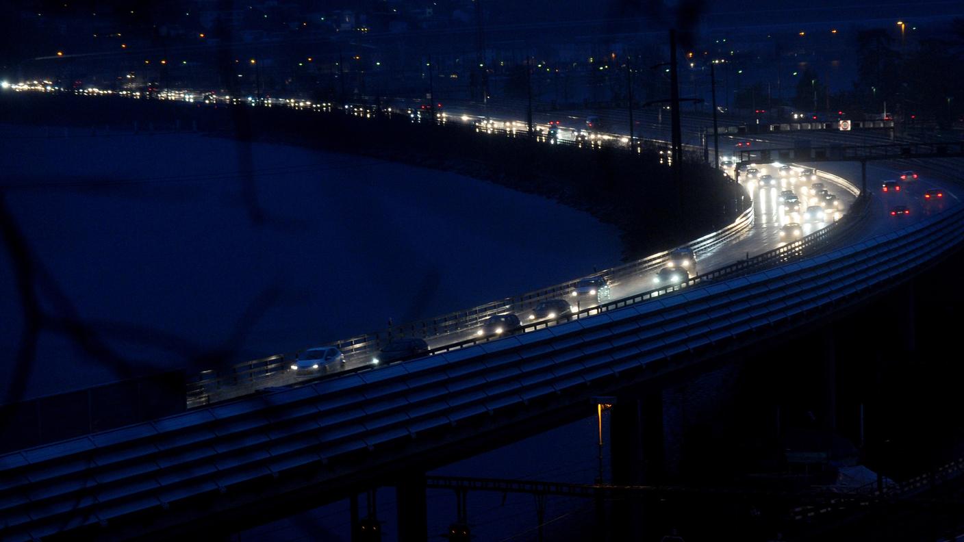 Il ponte diga di notte