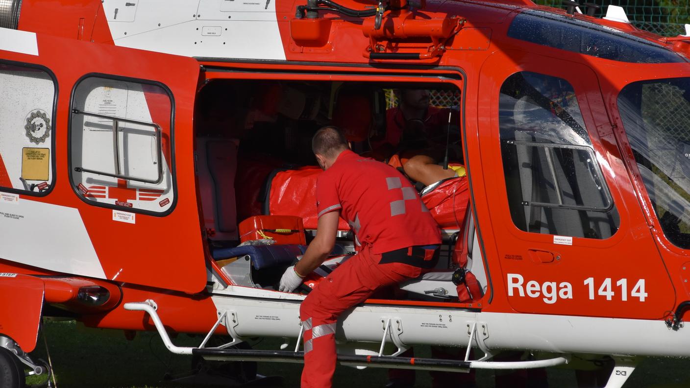 Terminato il difficile recupero il ferito è stato affidato all'equipaggio della REGA
