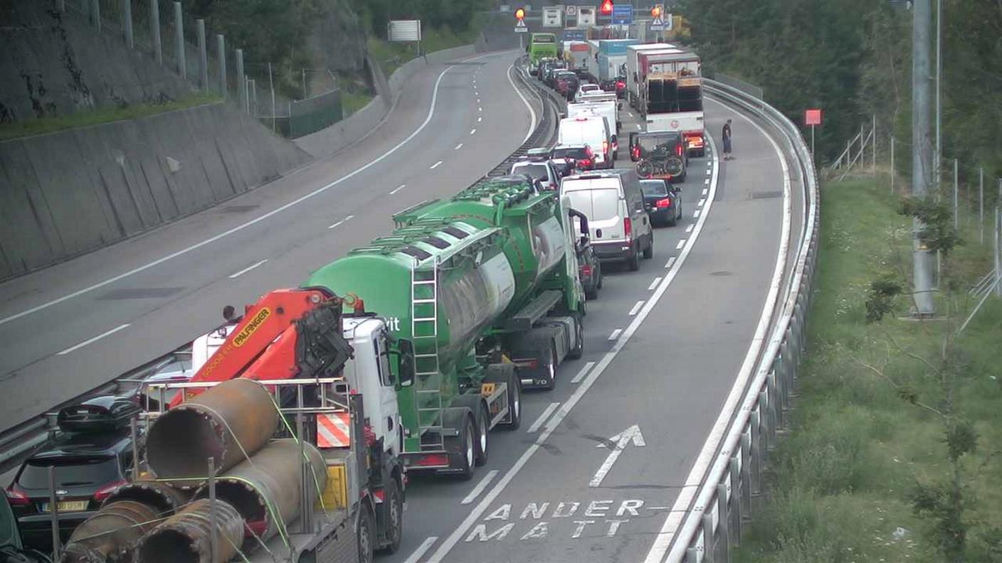 Le code sull'A2 si sono formate già di primo mattino come ai portali del San Gottardo