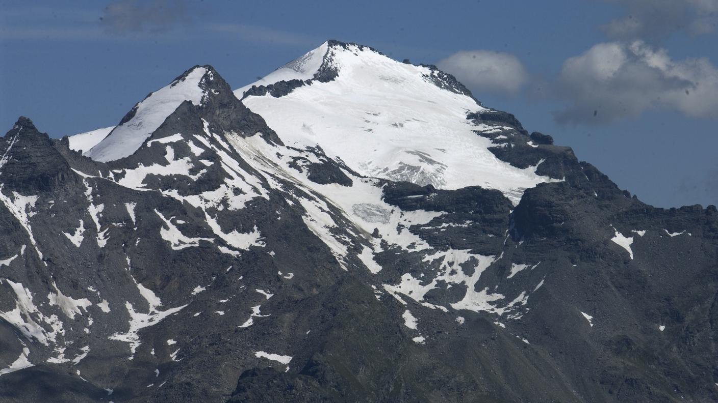 La vetta dell'Adula vista dalla Valle di Blenio