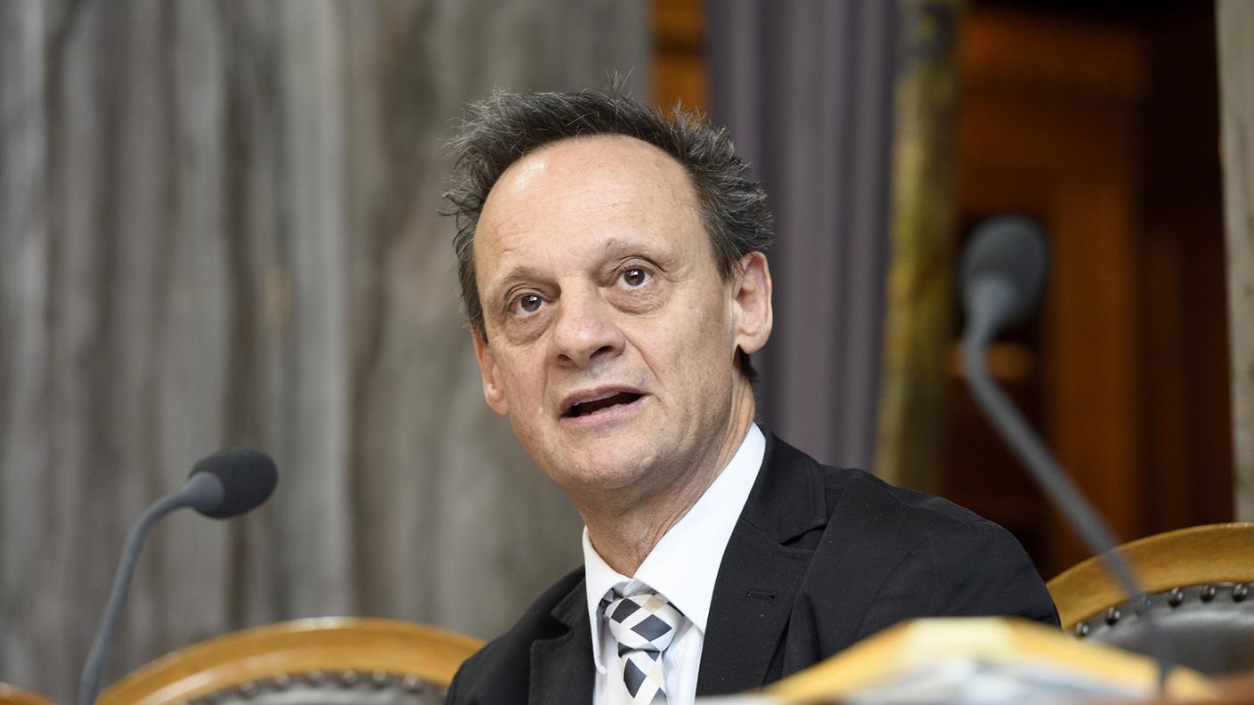 Il politico nega qualsiasi coinvolgimento in accordi illeciti