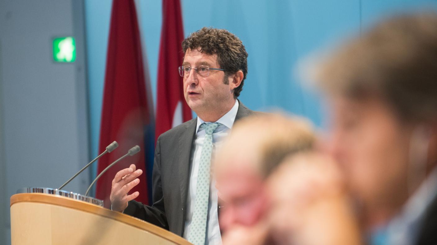 Paolo Beltraminelli di fronte al Parlamento nei giorni caldi del settembre 2017