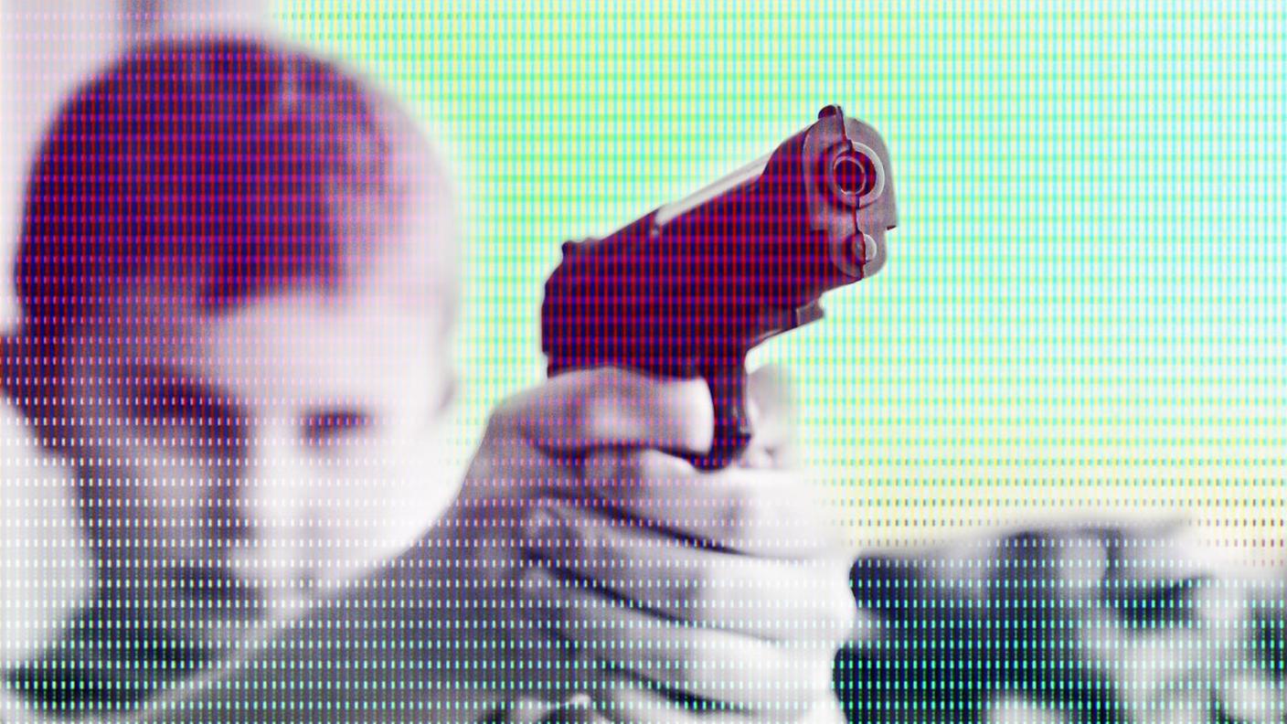 Bimbo di quinta porta una pistola in classe, caso senza precedenti