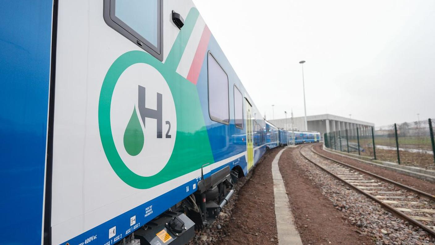 Il convoglio a idrogeno è simile ai treni regionali Donizetti già in circolazione ma ha una carrozza in più che ospita l'impianto a idrogeno e il serbatoio