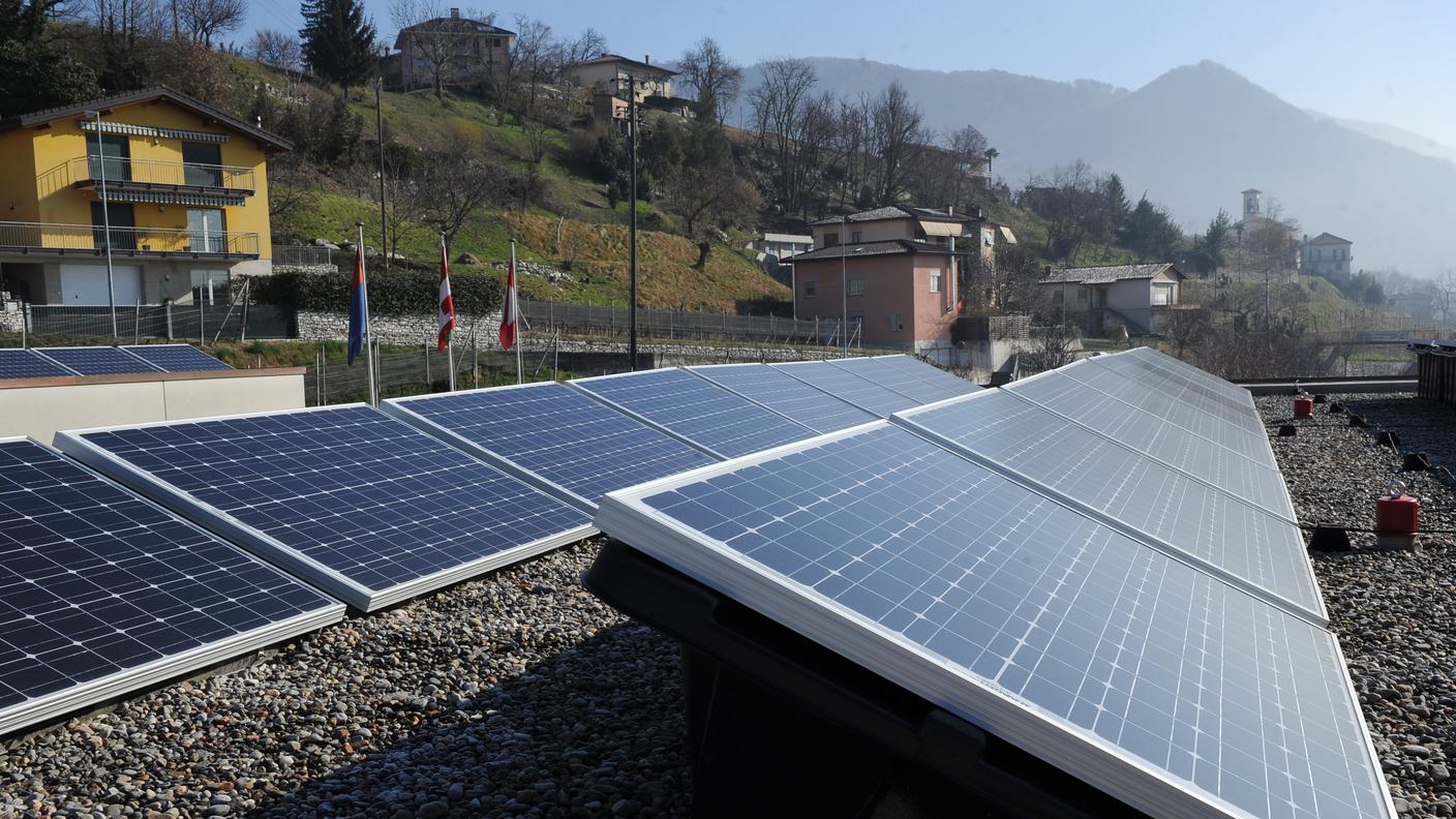 Incentivare l'uso dei pannelli solari riduce l'inquinamento e aiuta l'ambiente