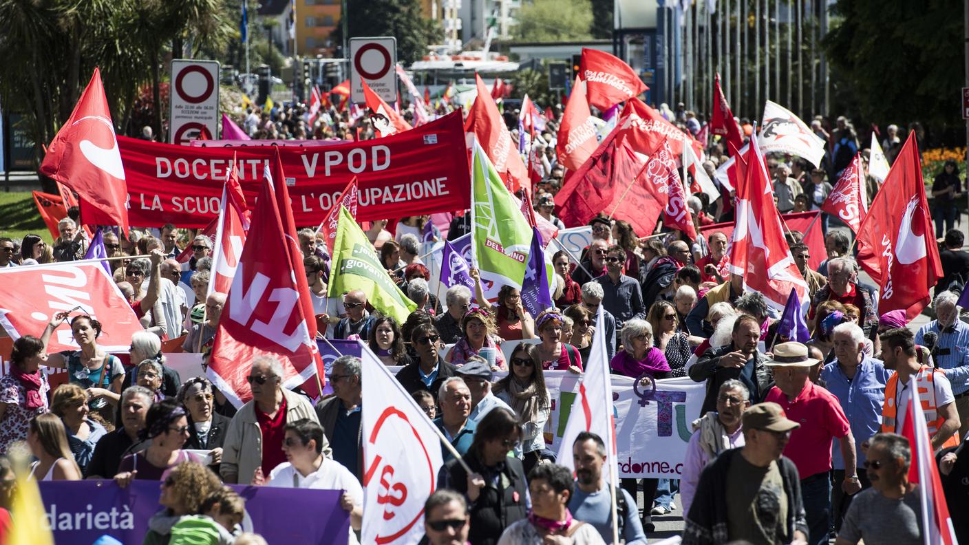 Il corteo del 2019 che si è diretto in Piazza Grande a Locarno mentre passa in Largo Zorzi